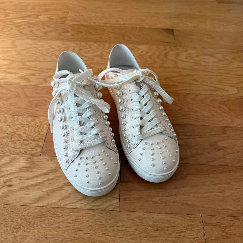 Stuart Weitzman Goldie Convertible Sneaker in color Seashell